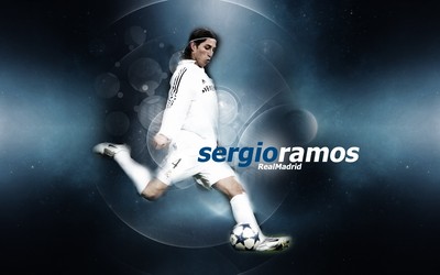 安博电竞快讯-三笘薰进球后拥抱队友