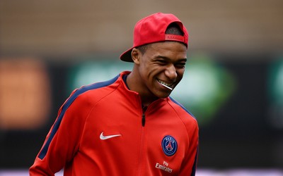 安博电竞快讯-加比马丁快攻中折叠暴扣